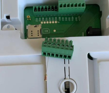 COLLEGAMENTO SENSORI E SIRENE FILARI E LED DI STATO PER ANTIFURTO SU CENTRALINA ALLARME HDPRO COLOUR