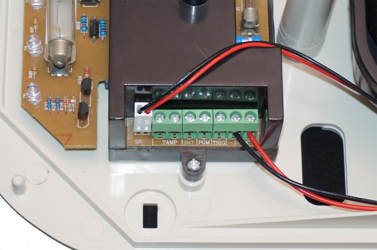 Sirena allarme FUTURA2 batteria inclusa via filo da esterno per antifurto universale SIRENA FILARE 120 DB INTERNO ESTERNO LAMPEGGIANTE FILARE ANTIFURTO ALLARME